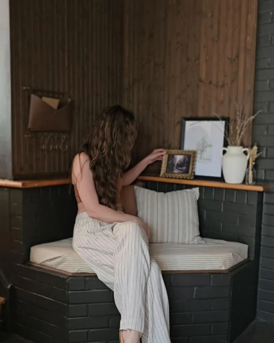 From awkward entryway nook to moody speakeasy corner with an easy DIY bench project